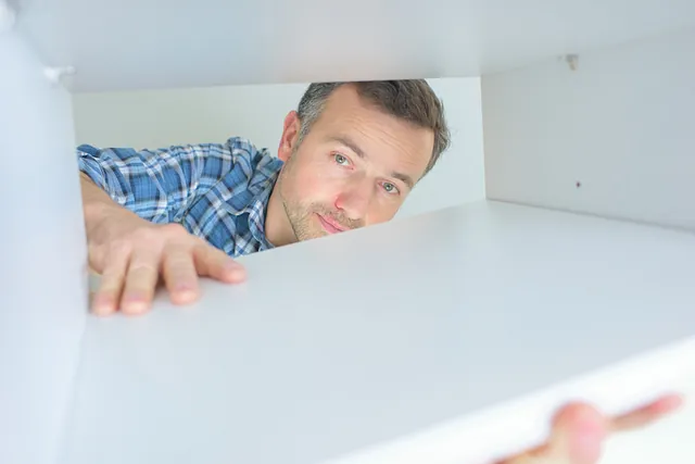instalando mueble